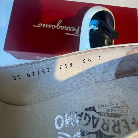 Salvatore Ferragamo Black and Cream Heels 9.5C - Picture 10 of 10